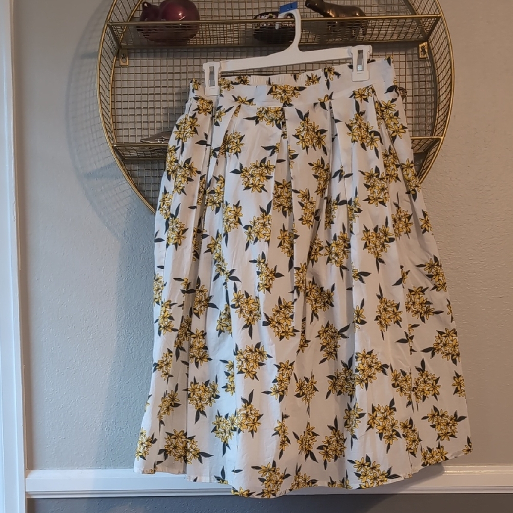 Retro Floral White and Yellow Women's Skirt By Tulip